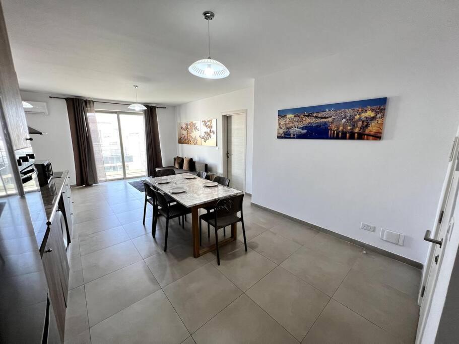 Mediterranea 2 Bedroom Smart Apartment เซนต์พอลส์เบย์ ภายนอก รูปภาพ